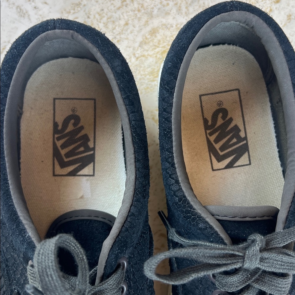 Vans Black Animal Era Embossed Platform Trainers Womens 8, men’s 6.5 - Picture 2 of 11